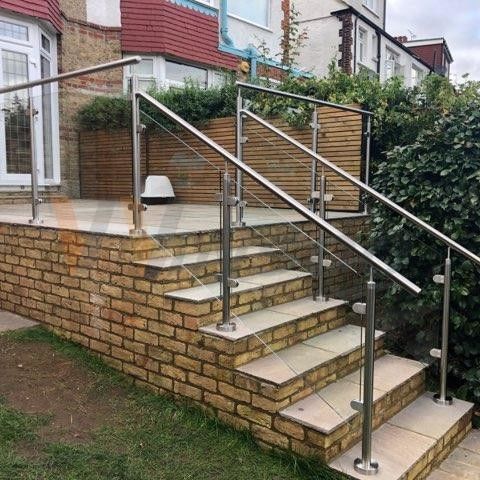กรณี บริษัท ล่าสุดเกี่ยวกับ RVS buizen voor moderne en veilige leuningen en balustrades วินสโกเมทัล