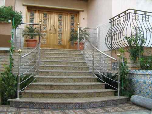 กรณี บริษัท ล่าสุดเกี่ยวกับ WinscoMetal Custom Stainless Steel Cable Railing Project for Residential Outdoor Staircase