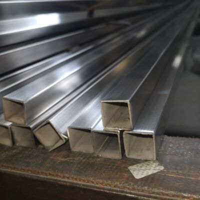 0.6mm-3.5mm ความหนากระจก ผิวแซติน 201 304 316 เกรด 30mmx30mm สแตนเลส สแตนเลส ท่อสี่เหลี่ยม