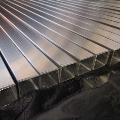 SUS 201 304 316 กระจก ซาติน จบ ปูปูปอเนกซ์ welded 0.7mm-3.5mm ความหนาท่อสแตนเลสสแควร์ 40mmx40mm